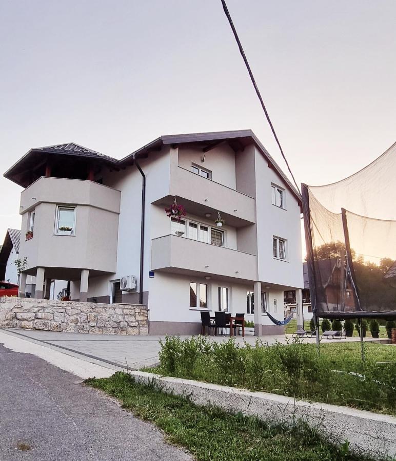 Apartmani Bilic Korenica Buitenkant foto