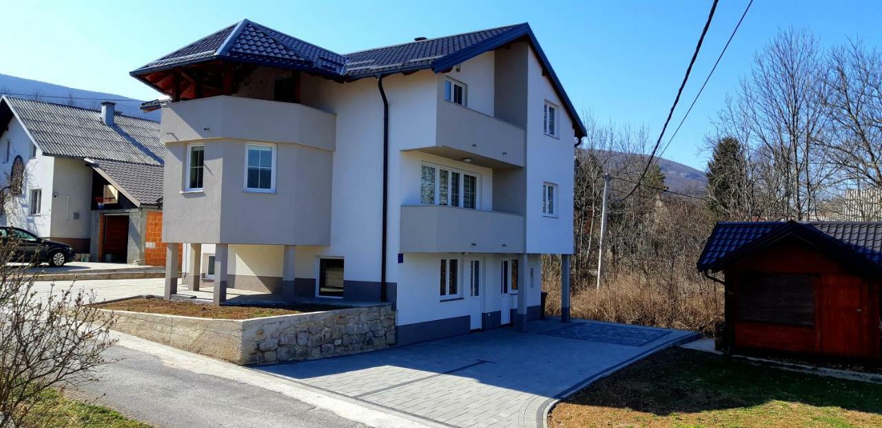 Apartmani Bilic Korenica Buitenkant foto