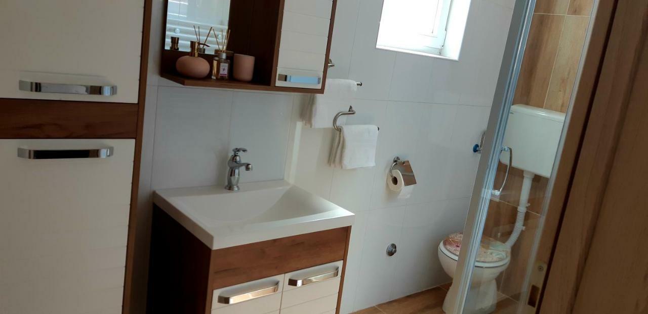 Apartmani Bilic Korenica Buitenkant foto