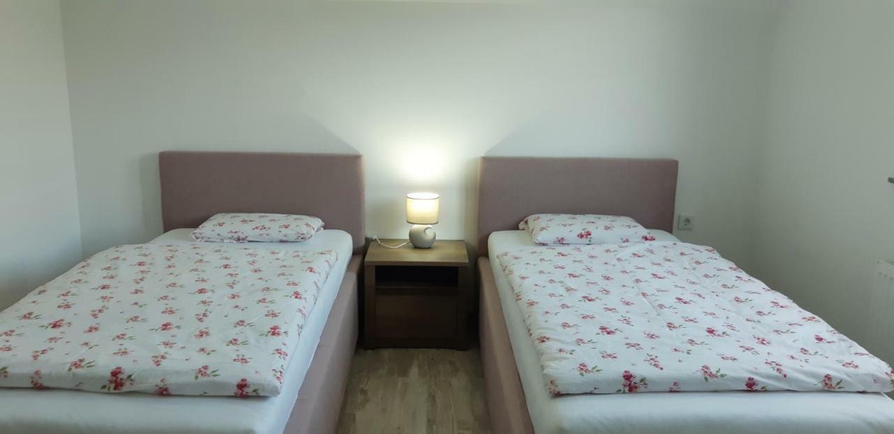 Apartmani Bilic Korenica Buitenkant foto